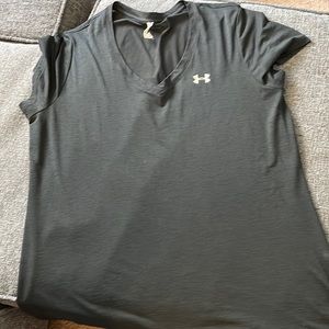 Women’s XL v neck tee